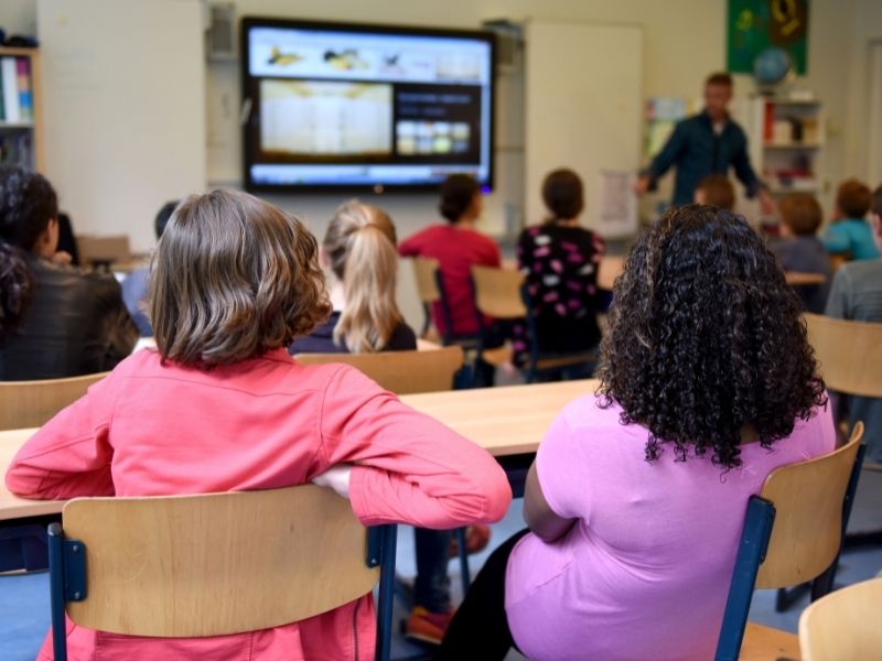 Studierende unterstützen ukrainische Kinder beim Start in Oldenburger Schulalltag