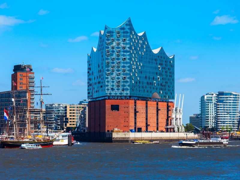 Die Akademie des NDR Elbphilharmonie Orchesters wird zehn - Jubiläumskonzert mit Stipendiatinnen und Stipendiaten