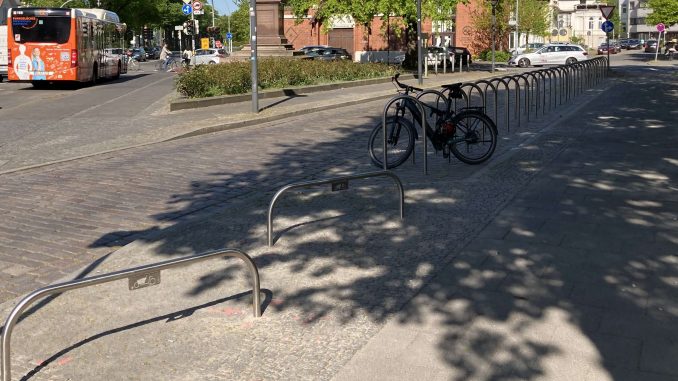 62 neue Stellplätze für Fahrräder am Friedensplatz