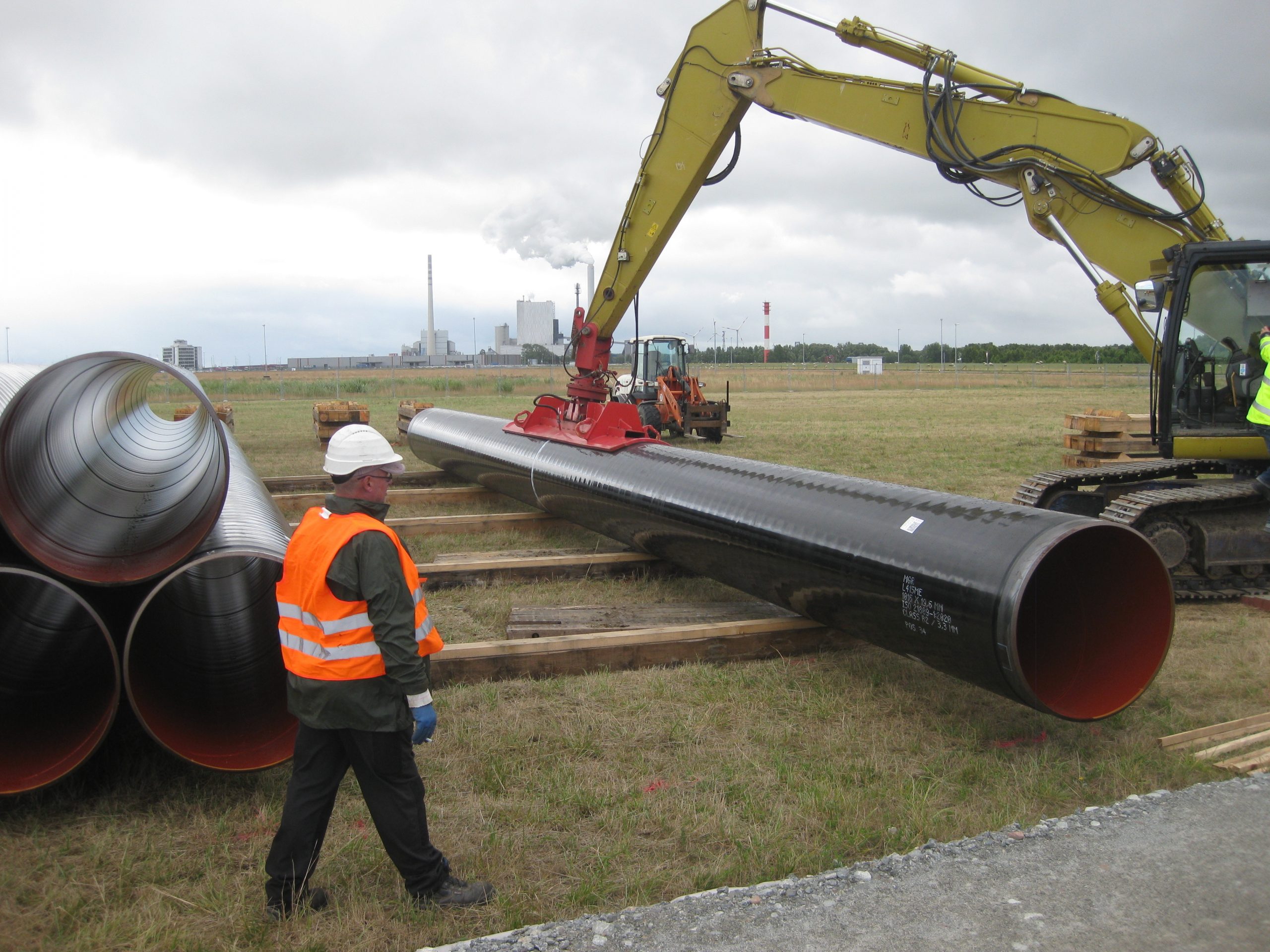 Erste Pipelinerohre für die Anbindung der LNG-Terminals in Wilhelmshaven angekommen