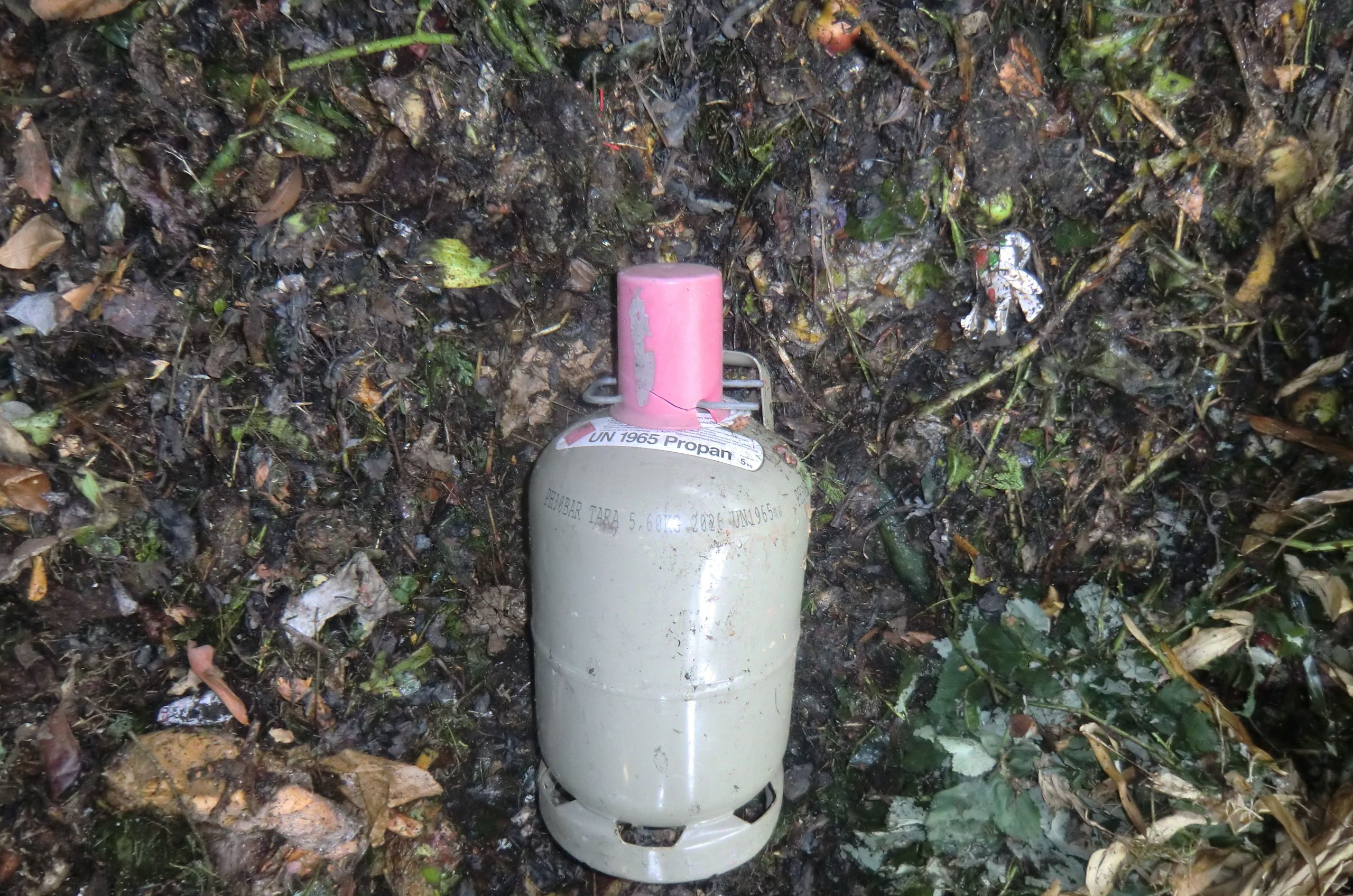 Explosiver Fund im Biomüll – Gasflasche gelangt in Sammelfahrzeug