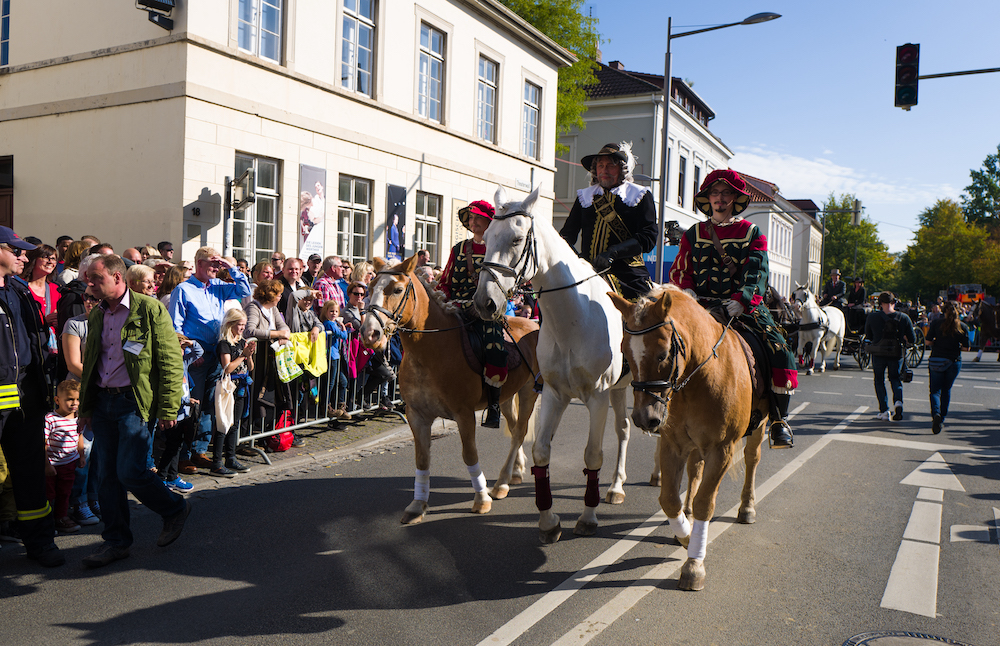 Pferde satteln für den Kramermarkt: Grafenritt wirbt für Oldenburgs Volksfest