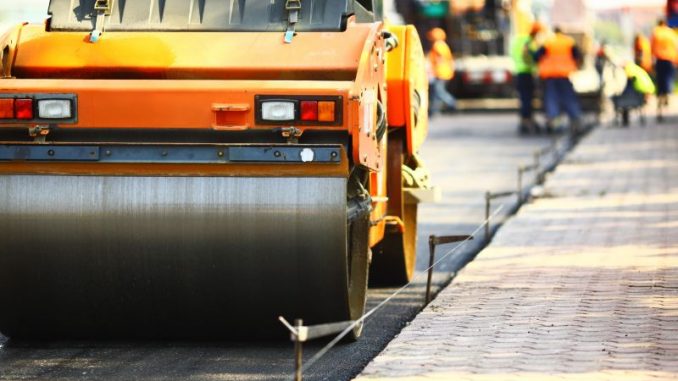 Drei Sanierungsmaßnahmen: Fahrbahndecken werden erneuert