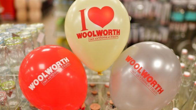 Woolworth feiert Neueröffnung in Brake (Unterweser)