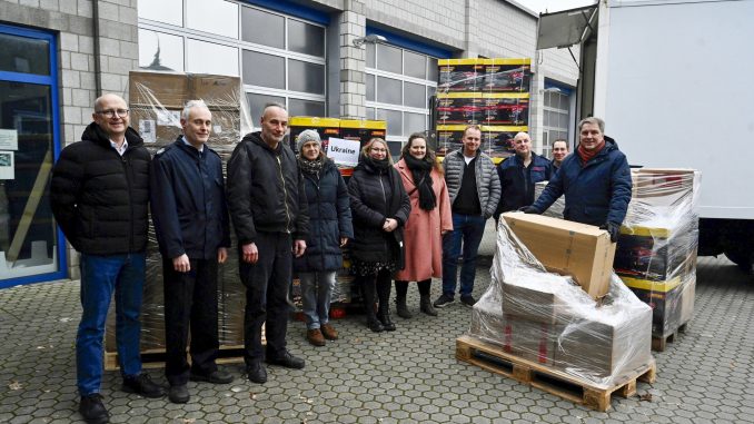 Oberbürgermeister übergibt Spenden für die Ukraine