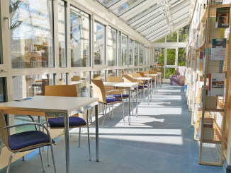 Moderne Raumgestaltung für die Stadtbibliothek im PFL