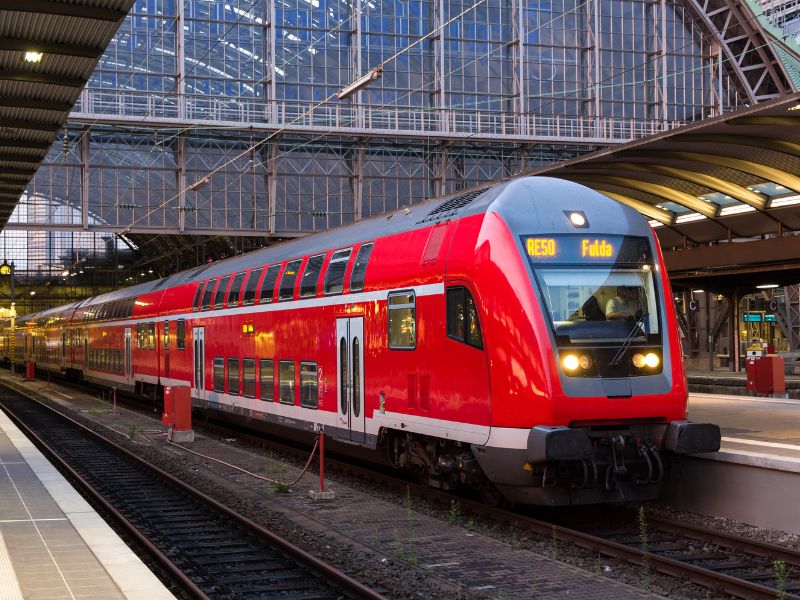 Olaf Lies zum Start des D-Tickets: "Revolution des ÖPNV hat begonnen"