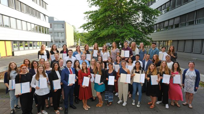 Universitätsmedizin Oldenburg ehrt ihre Absolventinnen und Absolventen