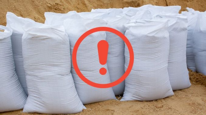 Stadt gibt gezielt Sandsäcke an gefährdete Haushalte am Achterdiek und an Sandkruger Straße aus