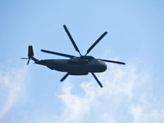 Unterstützung durch Hubschrauber der Polizei und Bundeswehr