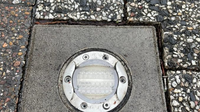 Vandalismus: Unbekannte bauen LED-Beleuchtung auf Ammerländer Heerstraße aus