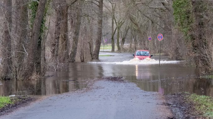 Teilstück der Straße „Am Bornhorster See“ wegen Überschwemmung gesperrt