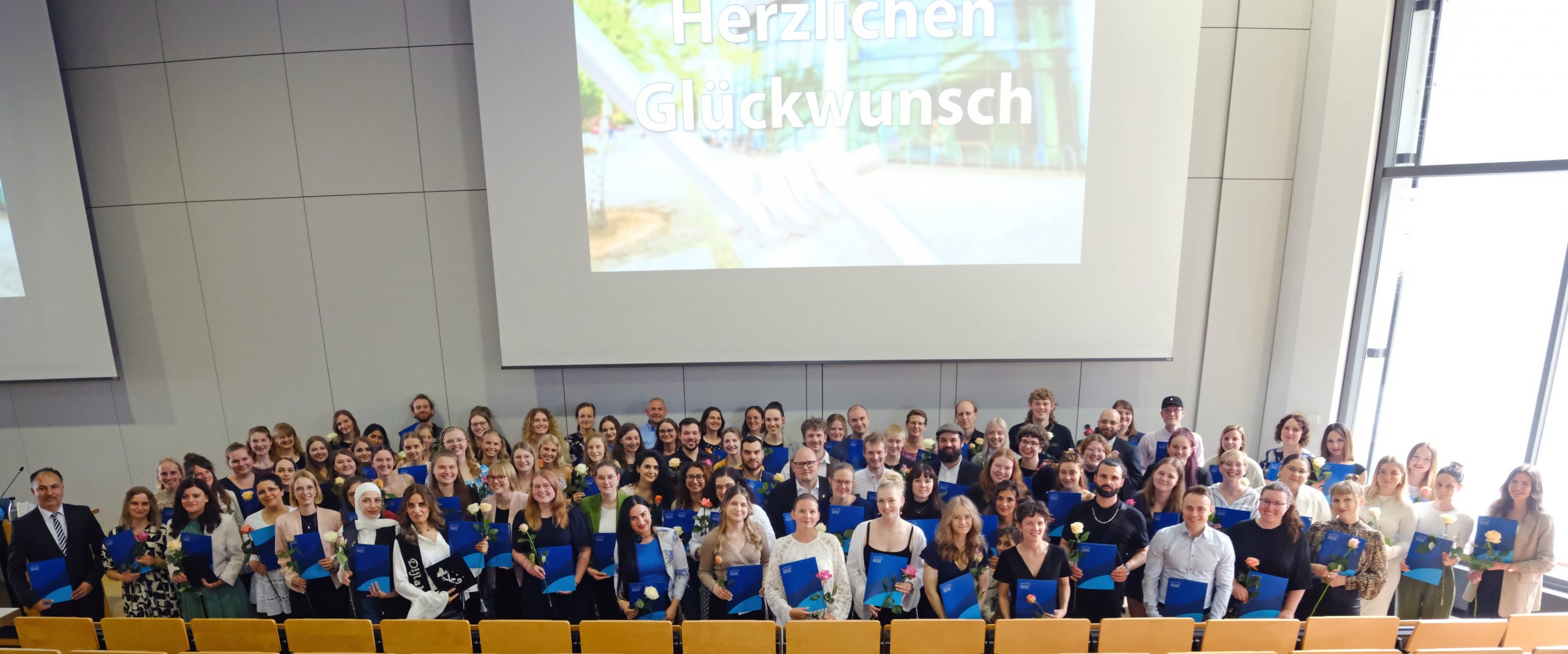 Absolventinnen und Absolventen der Fakultät I – Bildungs- und Sozialwissenschaften feierlich verabschiedet