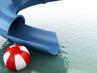 Badeunfall durch Wasserrutsche mit schweren gesundheitlichen Folgen