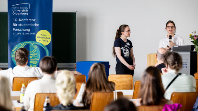 Studierende präsentieren ihre Forschung