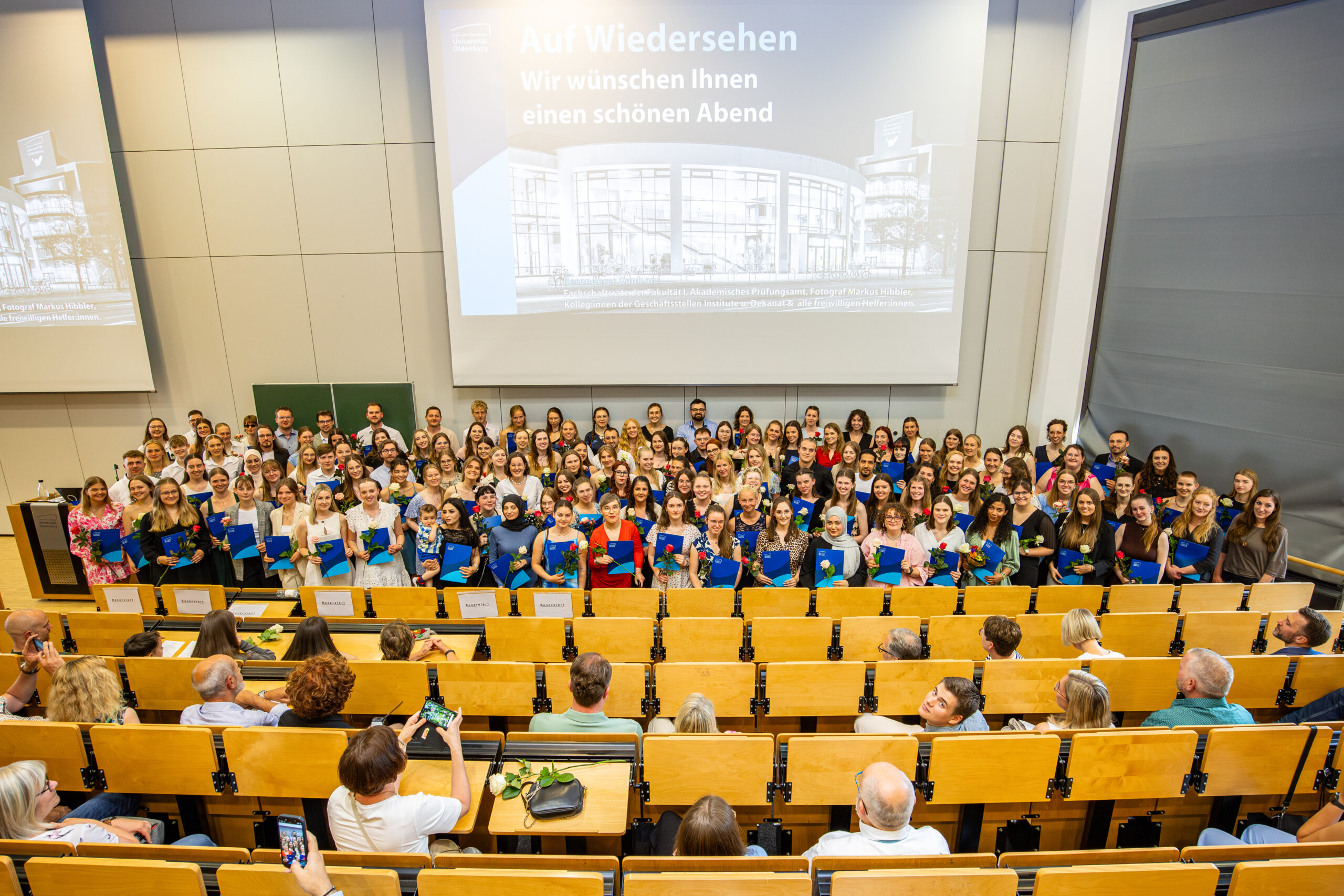 Universität Oldenburg verabschiedet Absolventinnen und Absolventen der Bildungs- und Sozialwissenschaften