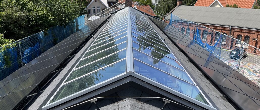 Baustelle „Alte Maschinenhalle“ läuft mit Sonnenstrom