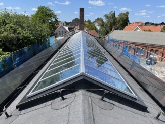 Baustelle „Alte Maschinenhalle“ läuft mit Sonnenstrom
