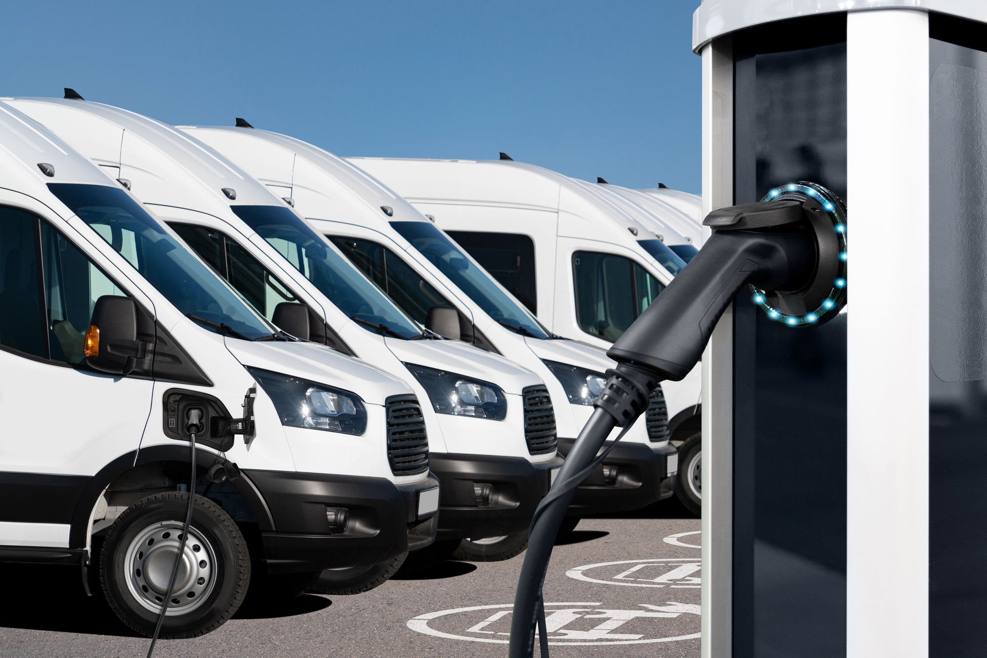 Zwischen Steckdose und Steuererleichterung: Wie Elektromobilität den Mittelstand erreicht