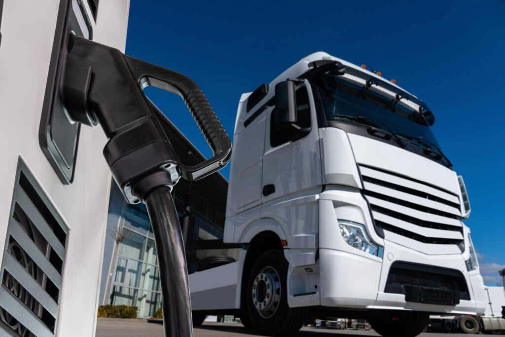 Zwischen Steckdose und Steuererleichterung: Wie Elektromobilität den Mittelstand erreicht