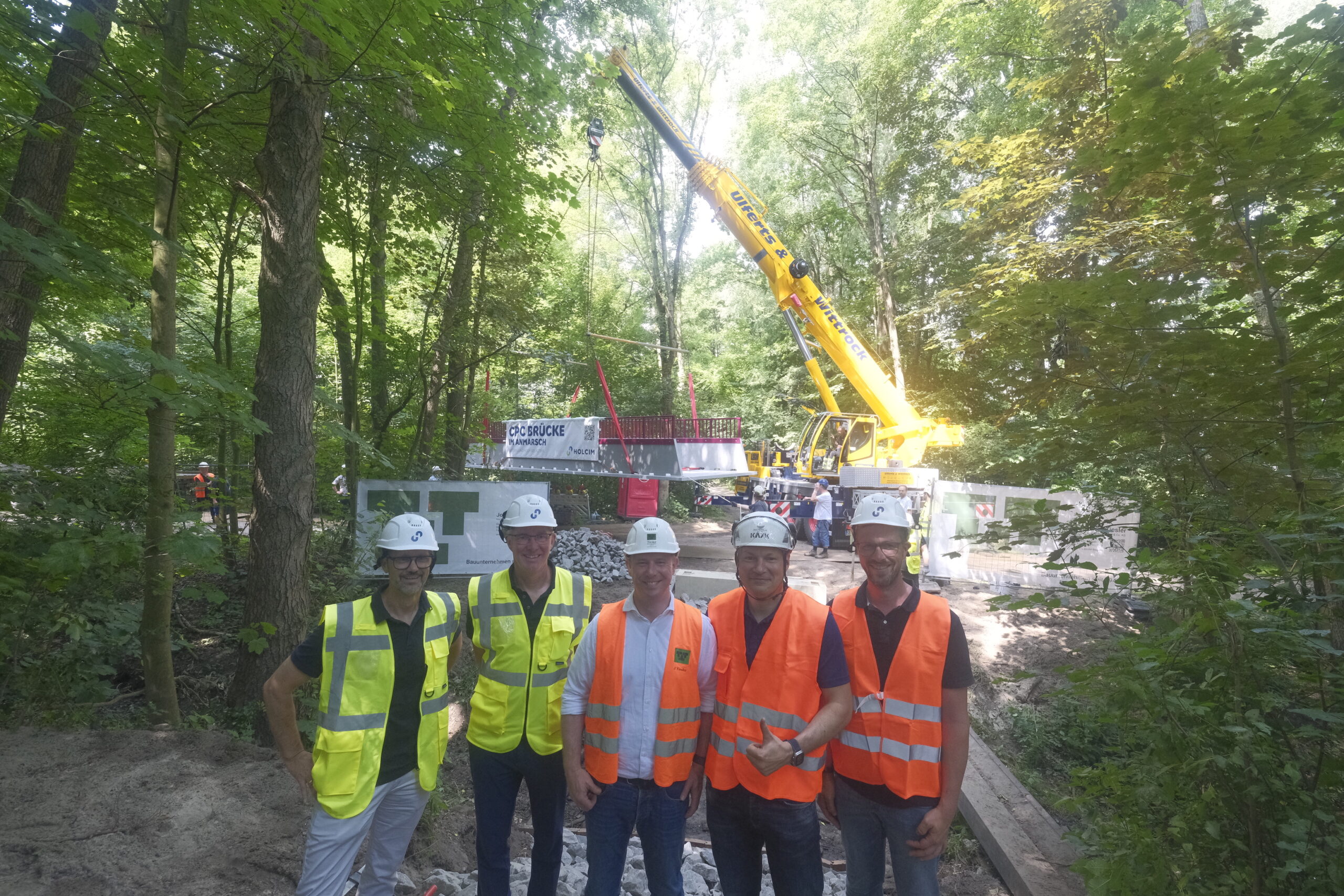Deutschlands erste Modulbrücke aus Carbonbeton steht in Oldenburg