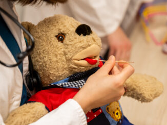 Sprechstunde für Kinder und ihre Kuscheltiere im Teddybärkrankenhaus