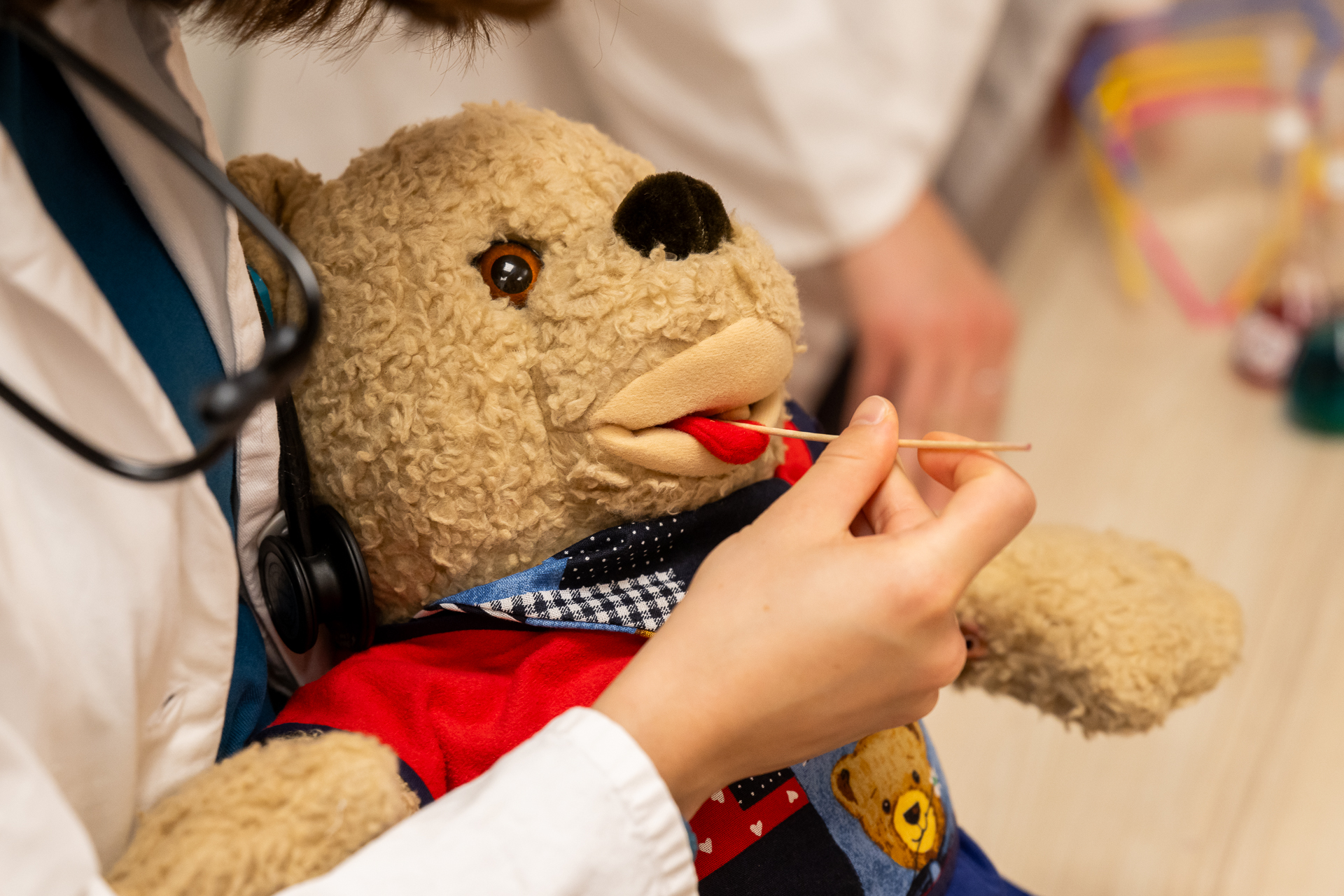 Sprechstunde für Kinder und ihre Kuscheltiere im Teddybärkrankenhaus