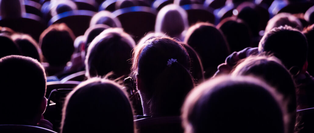 Zu Gast im Theater Bremen: Julia Friedrichs: „Crazy Rich“