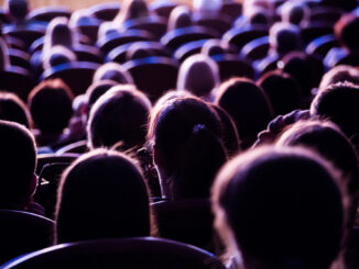 Zu Gast im Theater Bremen: Julia Friedrichs: „Crazy Rich“