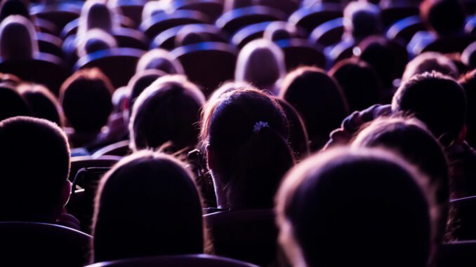 Zu Gast im Theater Bremen: Julia Friedrichs: „Crazy Rich“